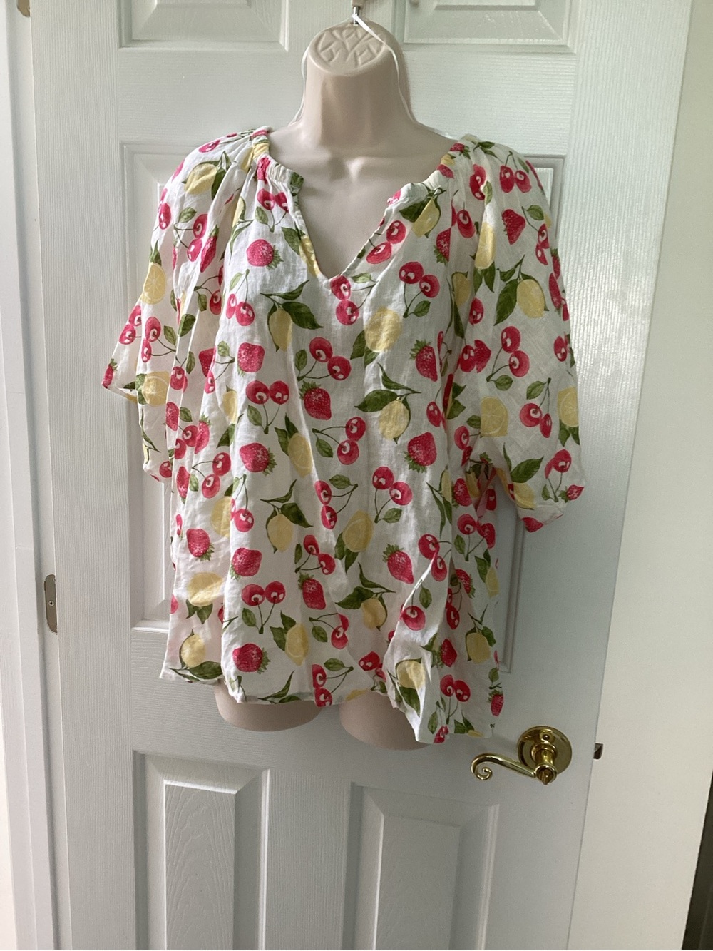 Isaac Mizrahi vibrant linen peasant boho top cottagecore boho cherries lemons 3x